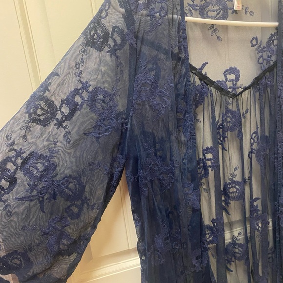 Xhilaration Blue Sheer Flutter Sleeve Blouse - Picture 3 of 4